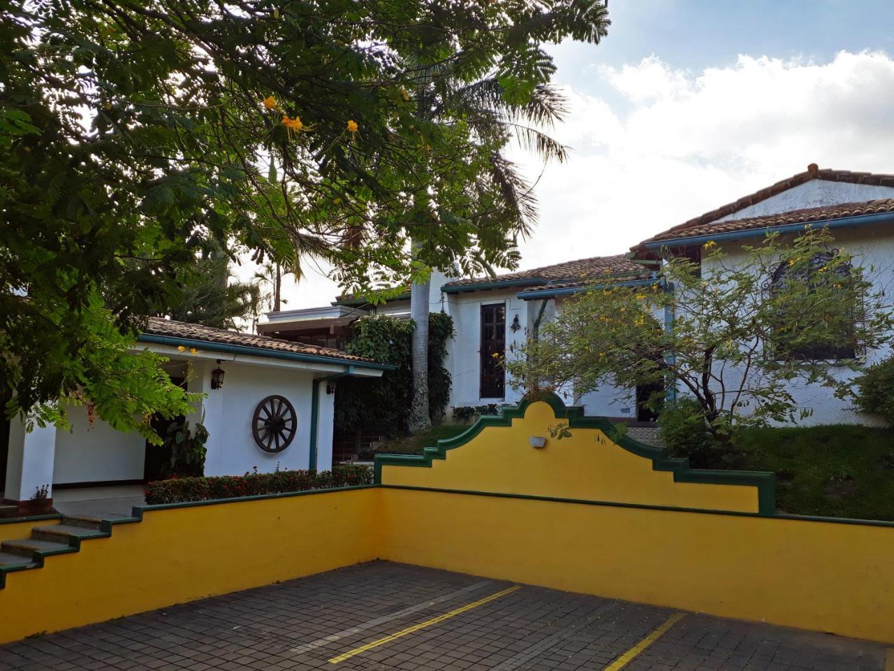 Kal Nawi Hotel San Salvador Kültér fotó